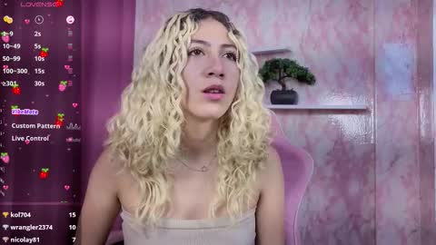 Snapshot of aribunnie chatting on December 14, 2025, 10:58 pm Ari Bunnie online show from December 14, 2025, 10:58 pm