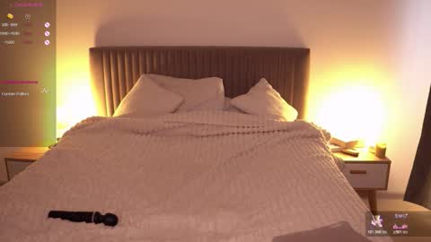 Snapshot of arielbell_ chatting on November 6, 2025, 9:10 am Ariel online show from November 6, 2025, 9:10 am