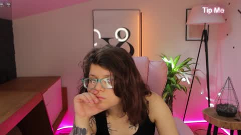 Ariell Mini online show from June 1, 2026, 5:42 am