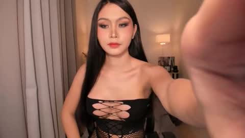 Snapshot of ariellaarida69 chatting on December 5, 2025, 10:35 am MIRA GREYSON online show from December 5, 2025, 10:35 am