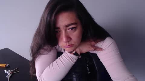 Arielle online show from December 3, 2024, 7:33 pm