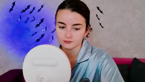 arielstonks_lovee online show from October 16, 2025, 3:40 am