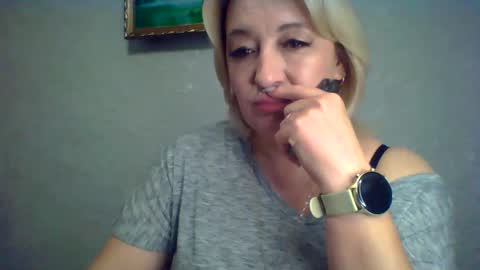 ArielXLoveresss online show from October 4, 2025, 8:56 am