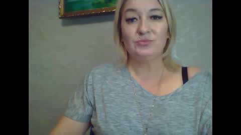 ArielXLoveresss online show from October 16, 2025, 3:13 pm