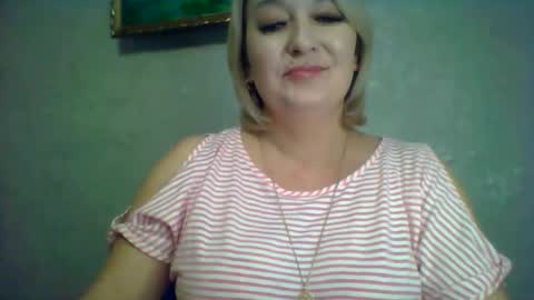 ArielXLoveresss online show from November 13, 2025, 9:03 pm