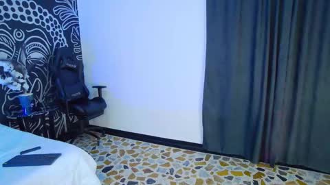 Ari online show from December 4, 2025, 9:45 pm