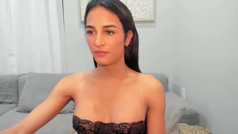 Snapshot of ariia1_ chatting on December 16, 2025, 7:13 am Aria online show from December 16, 2025, 7:13 am