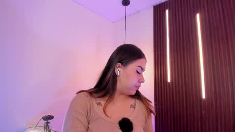  Arianna  online show from April 1, 2026, 1:41 pm