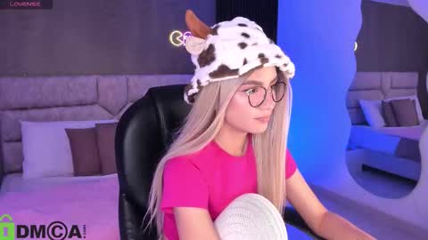 Ari  online show from October 30, 2025, 12:01 am