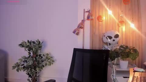 Ari Robert online show from October 22, 2025, 3:51 am