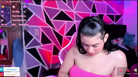 Aria online show from November 25, 2025, 10:54 pm