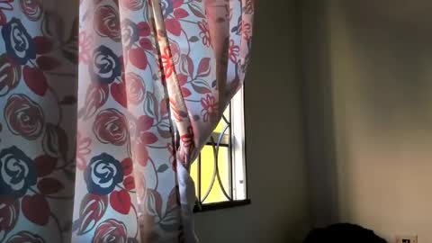 Snapshot of arisha_fox chatting on May 24, 2026, 10:37 pm Erik online show from May 24, 2026, 10:37 pm