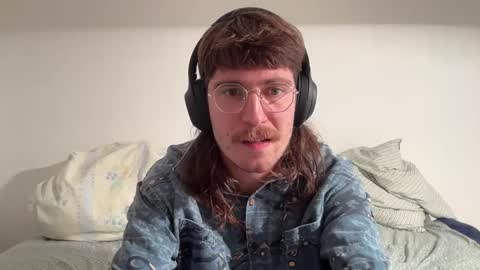 Snapshot of aristae chatting on October 23, 2025, 1:54 pm Ariste online show from October 23, 2025, 1:54 pm