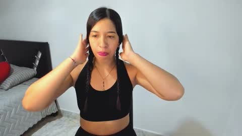 aristena_01 online show from November 25, 2025, 12:10 am