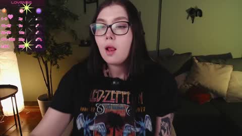 Snapshot of arizonaa_muse chatting on December 5, 2024, 3:28 pm Astrid online show from December 5, 2024, 3:28 pm