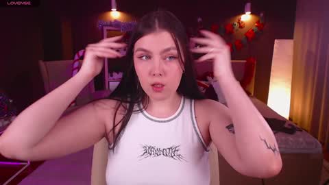 Snapshot of arizonaa_muse chatting on December 22, 2024, 12:27 pm Astrid online show from December 22, 2024, 12:27 pm