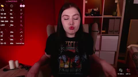 Snapshot of arizonaa_muse chatting on March 7, 2025, 12:26 am Astrid online show from March 7, 2025, 12:26 am