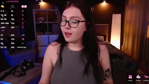 Snapshot of arizonaa_muse chatting on March 12, 2025, 3:35 am Astrid online show from March 12, 2025, 3:35 am