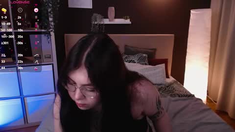 Snapshot of arizonaa_muse chatting on September 11, 2025, 12:33 am Astrid online show from September 11, 2025, 12:33 am