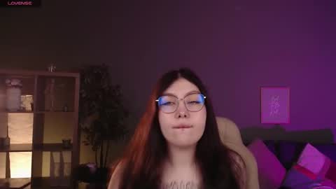 Snapshot of arizonaa_muse chatting on September 15, 2025, 1:05 am Astrid online show from September 15, 2025, 1:05 am