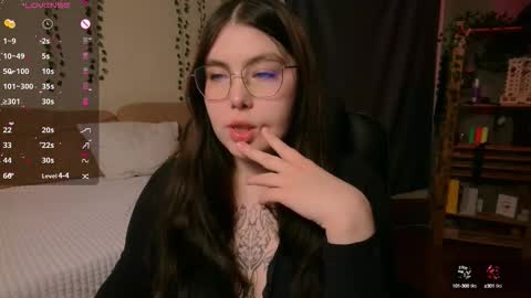 Snapshot of arizonaa_muse chatting on October 8, 2025, 1:47 am Astrid online show from October 8, 2025, 1:47 am