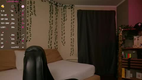 Snapshot of arizonaa_muse chatting on October 11, 2025, 1:05 am Astrid online show from October 11, 2025, 1:05 am