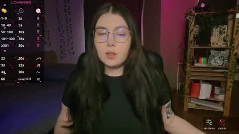 Snapshot of arizonaa_muse chatting on April 19, 2026, 11:20 am Astrid online show from April 19, 2026, 11:20 am