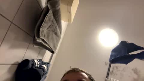 Snapshot of armyskater32 chatting on September 29, 2025, 8:35 pm armyskater32 online show from September 29, 2025, 8:35 pm