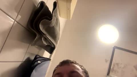 armyskater32 online show from January 7, 2026, 9:39 pm