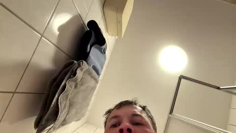 armyskater32 online show from April 4, 2026, 8:28 pm