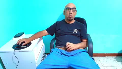 arnelux72 online show from February 1, 2026, 5:17 am