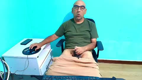arnelux72 online show from April 26, 2026, 5:49 am