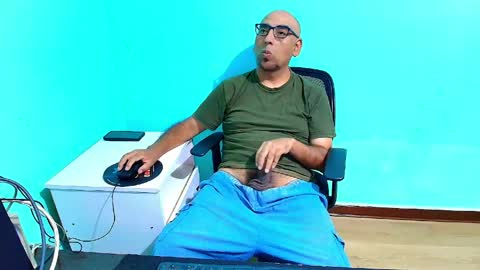 arnelux72 online show from May 2, 2026, 5:34 am