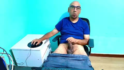 arnelux72 online show from May 6, 2026, 6:08 am