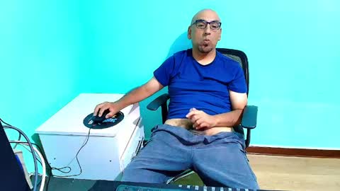 arnelux72 online show from May 7, 2026, 6:08 am