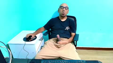 arnelux72 online show from May 11, 2026, 5:24 am