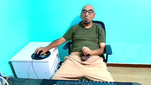 arnelux72 online show from June 3, 2026, 5:21 am