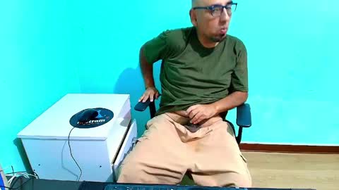 arnelux72 online show from June 8, 2026, 5:19 am