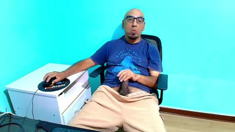 arnelux72 online show from July 7, 2026, 5:21 am