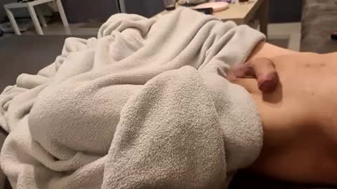 Snapshot of arok73 chatting on December 21, 2025, 12:18 am Arok online show from December 21, 2025, 12:18 am