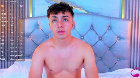 aron__cooper online show from December 4, 2024, 12:41 am