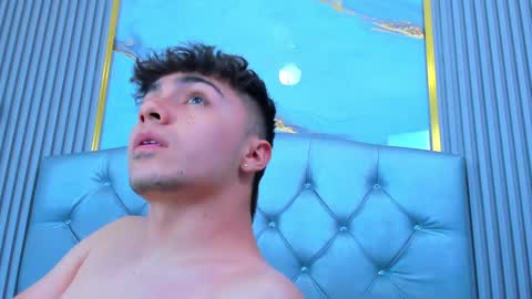 aron__cooper online show from January 24, 2025, 3:43 am