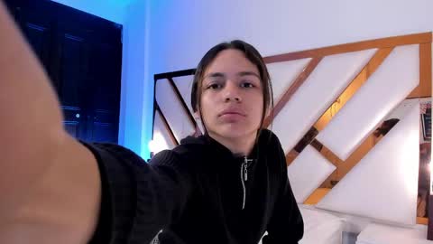 Aron cruz  online show from April 10, 2026, 1:27 pm