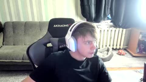 Snapshot of aron_neall chatting on October 31, 2025, 7:20 am biggest penis online show from October 31, 2025, 7:20 am