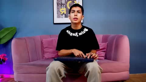 Snapshot of aron_pulse chatting on January 16, 2026, 1:37 pm aron_pulse online show from January 16, 2026, 1:37 pm