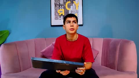 Snapshot of aron_pulse chatting on February 2, 2026, 1:21 pm aron_pulse online show from February 2, 2026, 1:21 pm