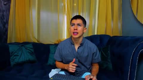 Snapshot of aron_pulse chatting on February 10, 2026, 1:26 pm aron_pulse online show from February 10, 2026, 1:26 pm