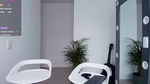 Aron Santoro online show from October 24, 2025, 4:14 pm