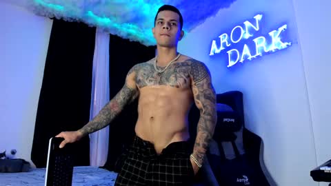 Snapshot of arondark chatting on February 4, 2025, 1:27 pm DarkMaster online show from February 4, 2025, 1:27 pm