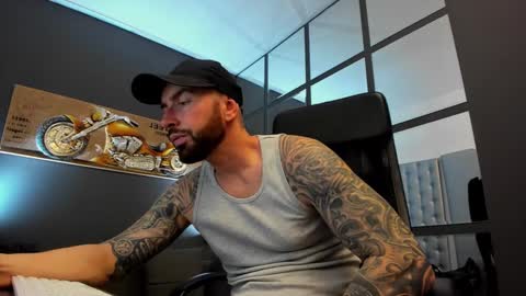 Snapshot of arongrant chatting on December 10, 2024, 9:23 am AronGrant online show from December 10, 2024, 9:23 am